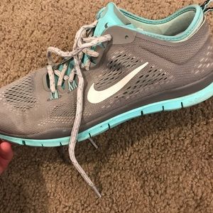 Nike Sneakers Size 9 gray and turquoise